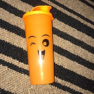 Cup 💛 Tupperware
